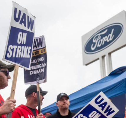 Ford and Autoworkers Union Reach Deal That Could End Strike